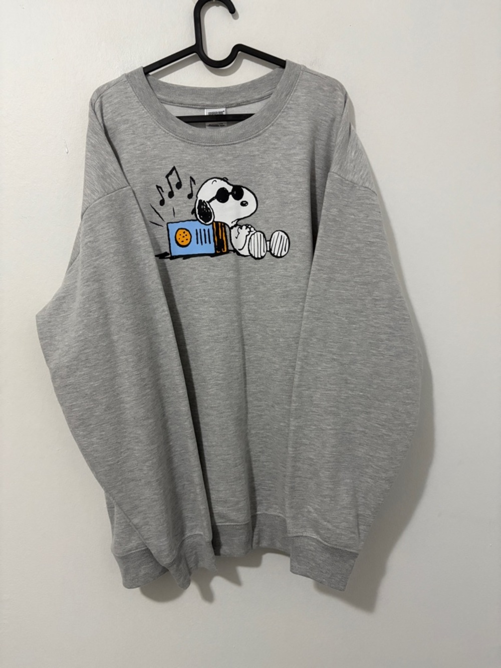 NWT Peanuts Snoopy Gray Sweatshirt - size XL - Picture 2 of 6